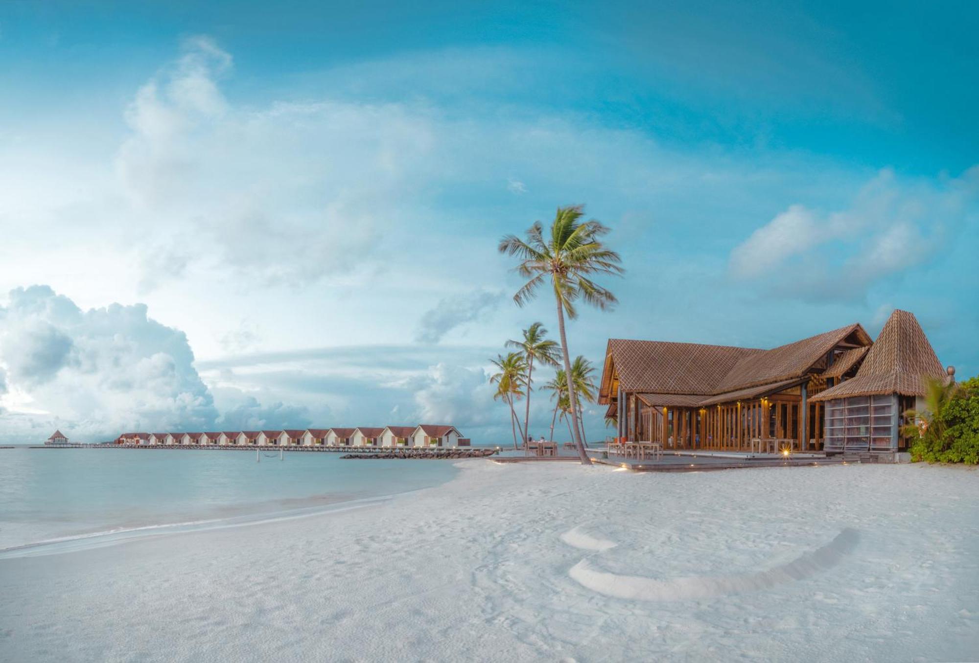 Furaveri Island Resort y Spa Meedhoo  Exterior foto The beach at the resort